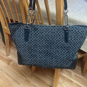 VTG Coach Madison needlepoint Black and Gray Patterned Tote Bag 320-26767